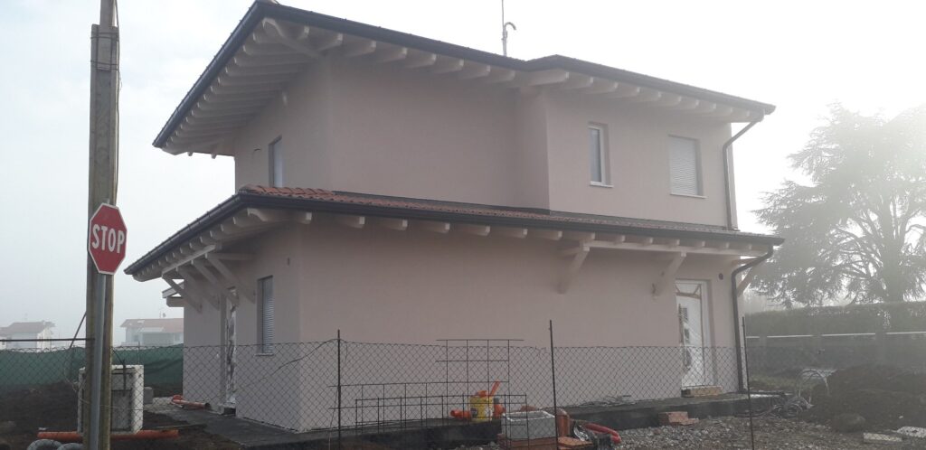 Esterno della casa bifamiliare in bio-edilizia legno a Sovizzo