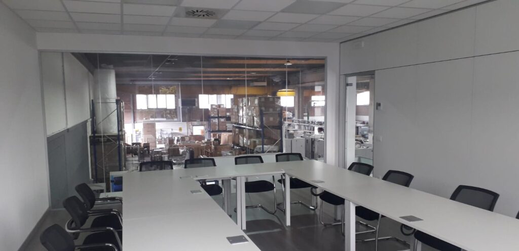 Sala riunione degli uffici in capannone a Sovizzo